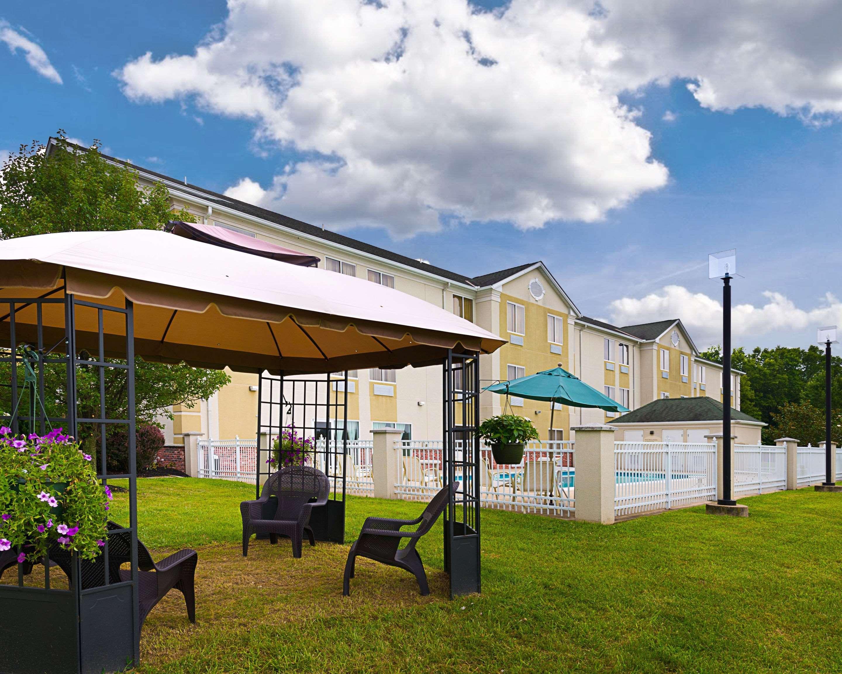 Quality Inn Spring Mills - Martinsburg North Εξωτερικό φωτογραφία